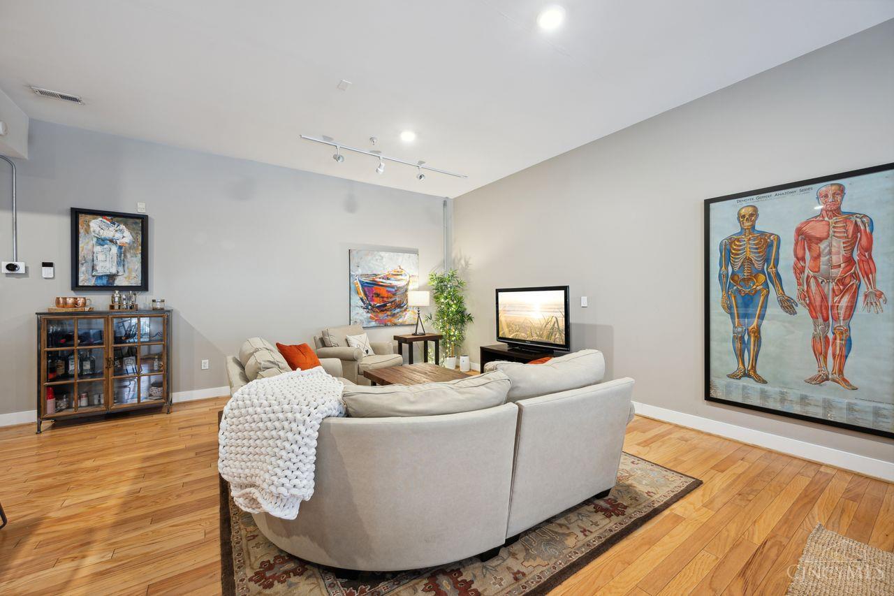 1150 Vine Street 15