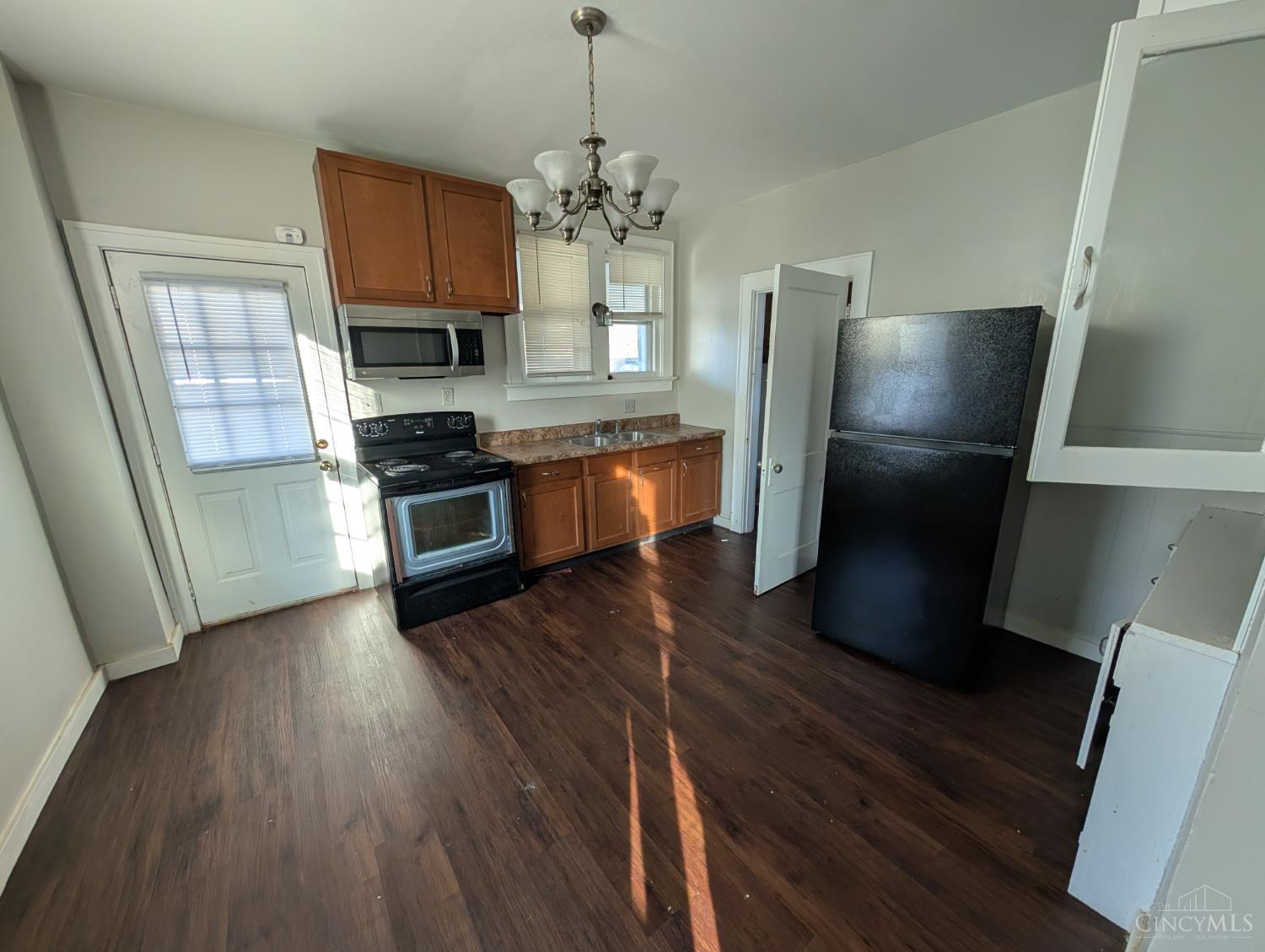 1833 Pleasant Avenue