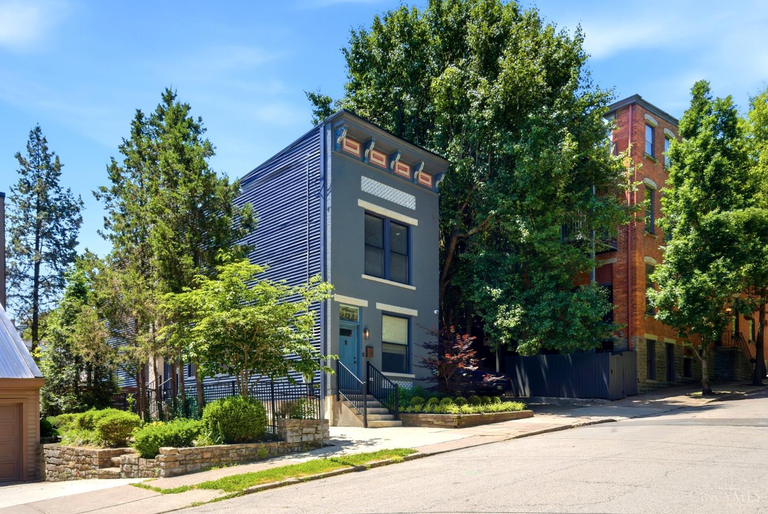 951 Parkside Place