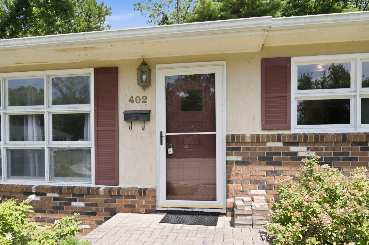 402 Crescent Court
