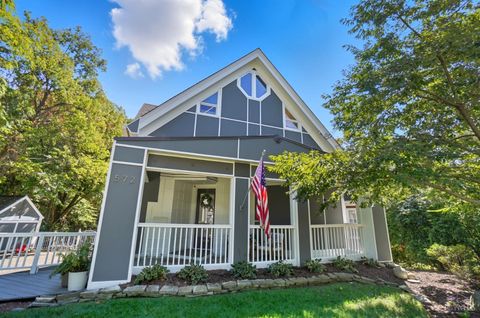 Photo of 572 Missouri Avenue, Cincinnati, OH 45226 (MLS # 1855397)
