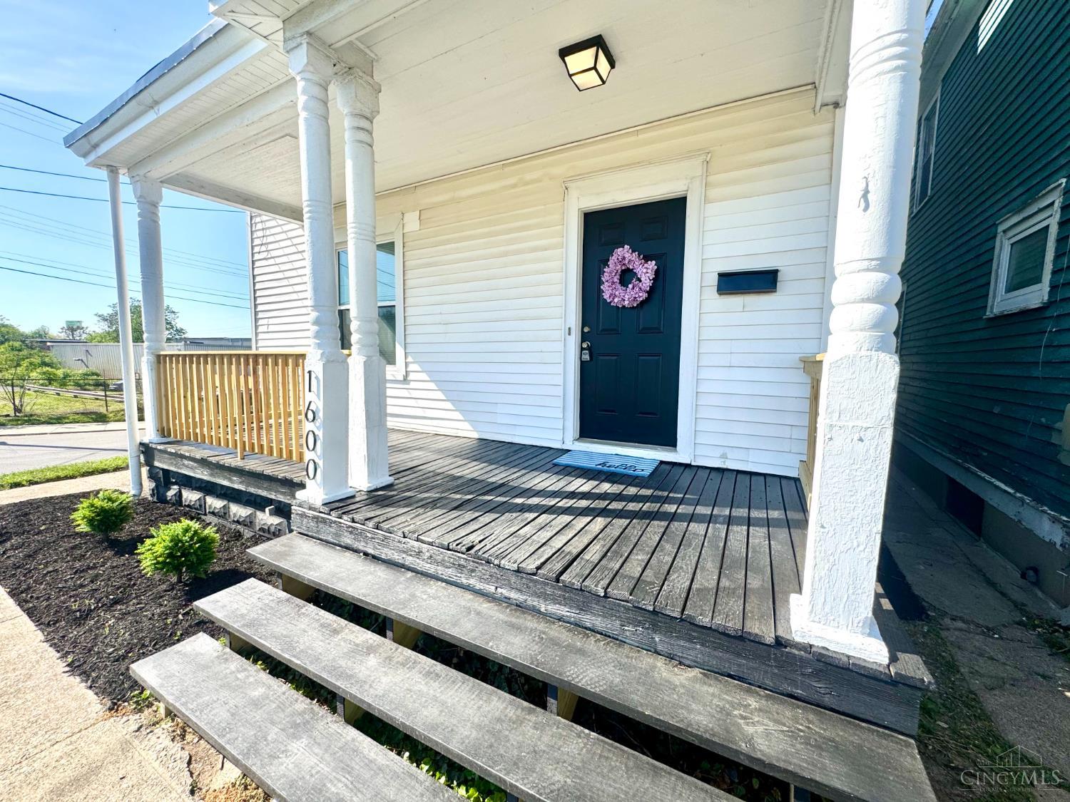 1600 Brewster Avenue