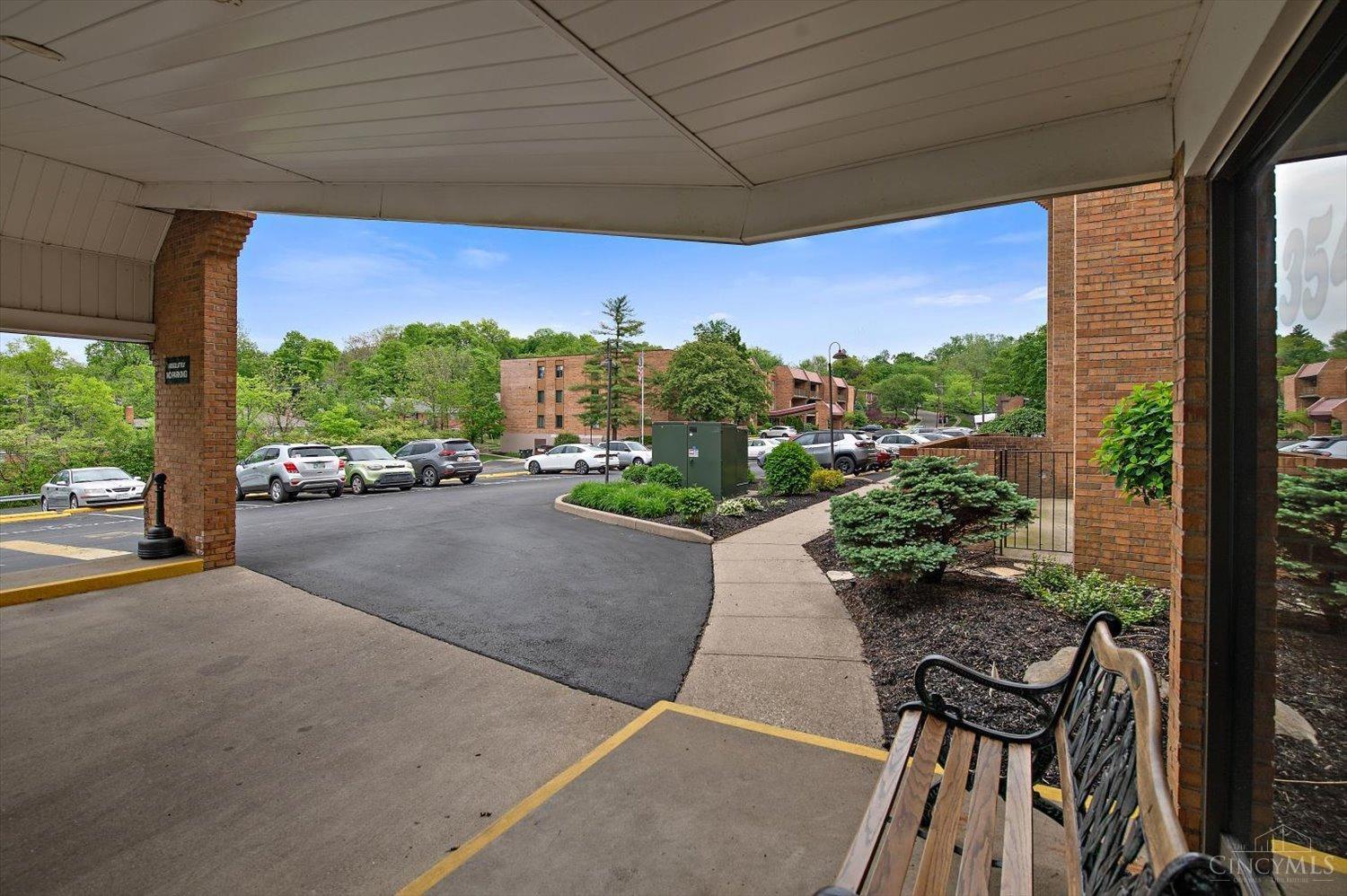 3543 Amberacres Drive #303W, Cincinnati, Ohio image 4
