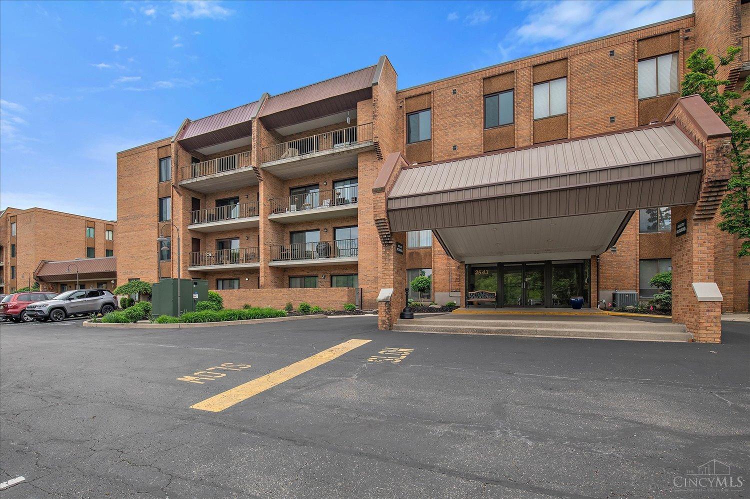 3543 Amberacres Drive #303W, Cincinnati, Ohio image 2