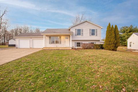 Photo of 20 Douglas Circle, Georgetown, OH 45121 (MLS # 1864825)