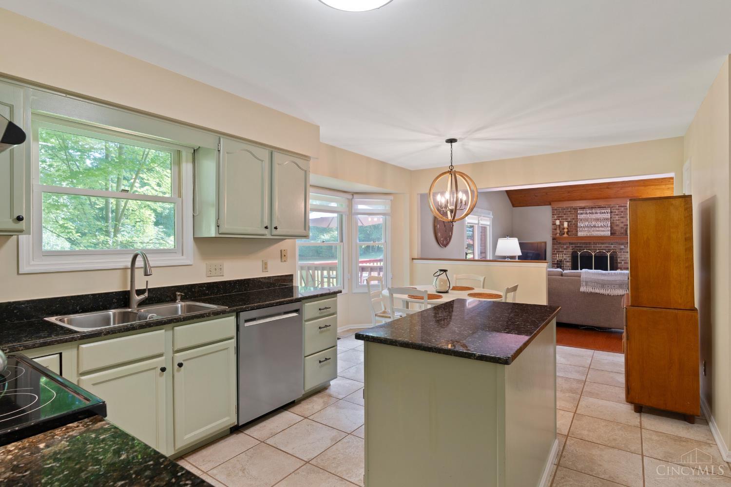 8032 Lancelot Drive, Anderson Twp, Ohio image 12