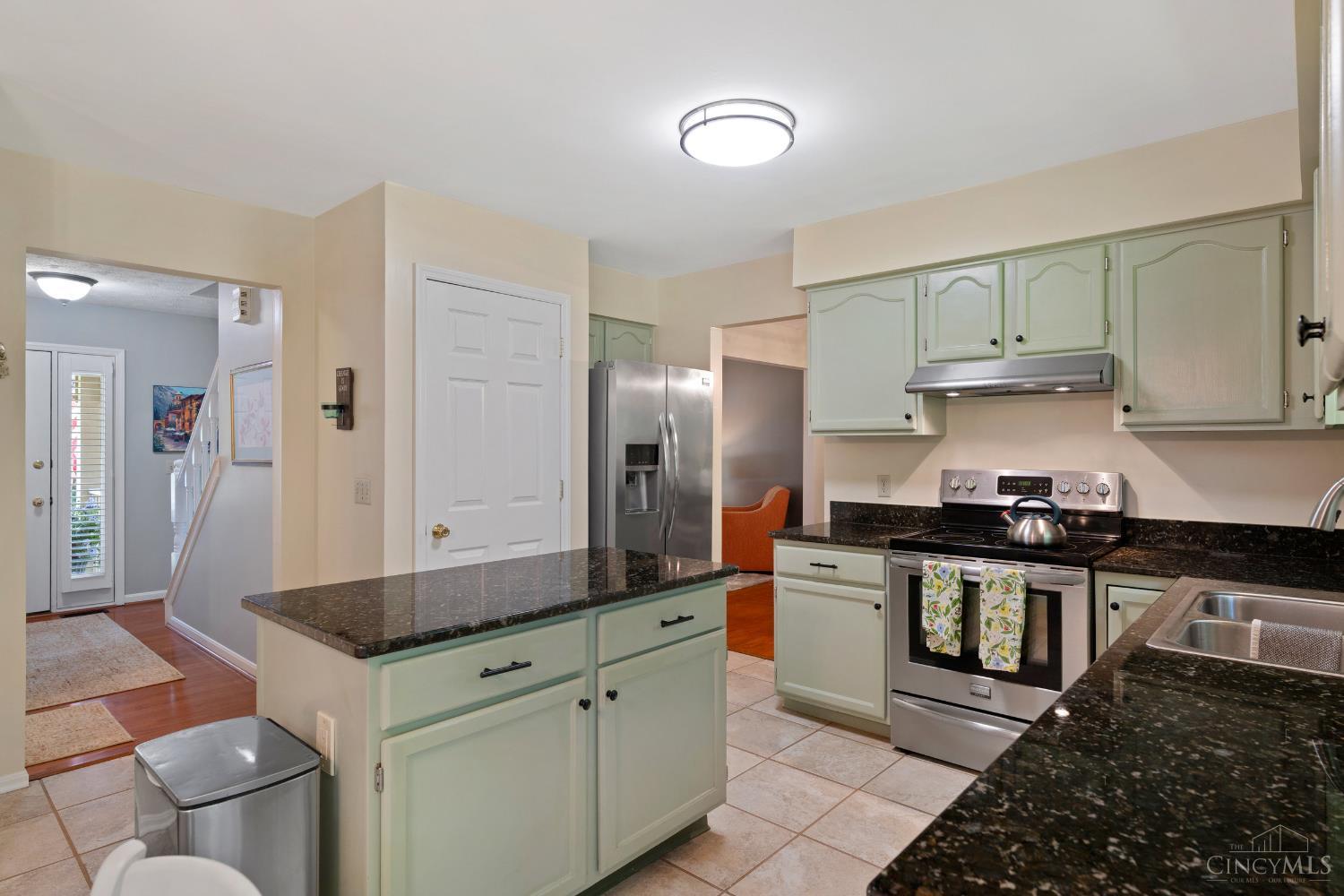 8032 Lancelot Drive, Anderson Twp, Ohio image 13