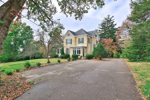 Photo of 269 Compton Road, Wyoming, OH 45215 (MLS # 1859930)