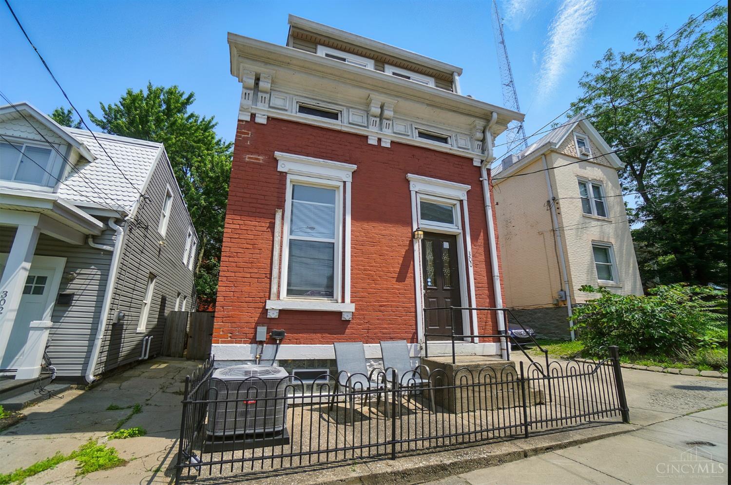 300 Emming Street
