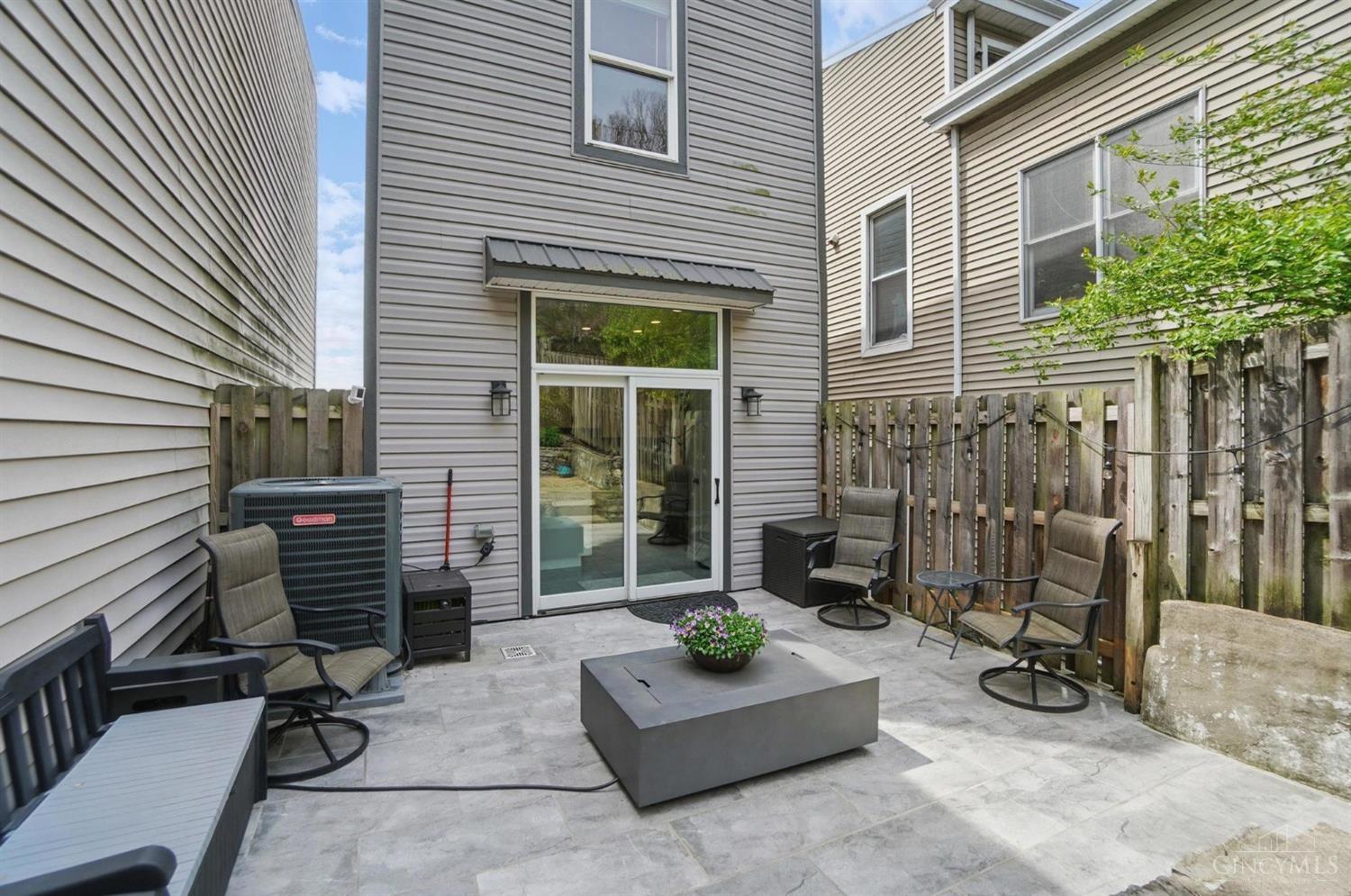 Cincinnati, Ohio 45214, United States, 2 Bedrooms Bedrooms, ,2 BathroomsBathrooms,Residential,Active,116040