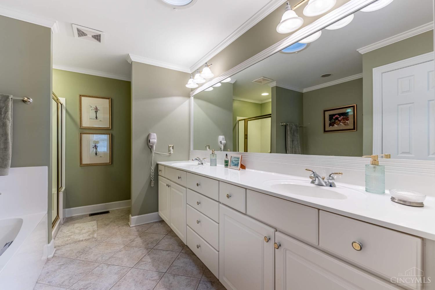 Middletown, Ohio 45042, United States, 3 Bedrooms Bedrooms, ,3 BathroomsBathrooms,Residential,Active,212588