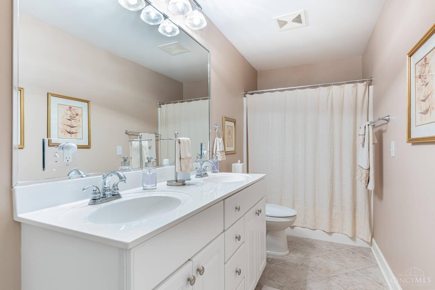 Middletown, Ohio 45042, United States, 3 Bedrooms Bedrooms, ,3 BathroomsBathrooms,Residential,Active,212588