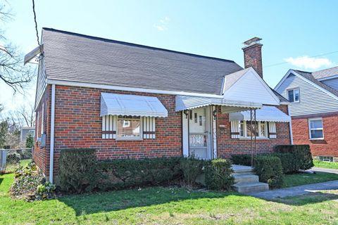 Photo of 7817 Locust Lane, Madeira, OH 45243 (MLS # 1871305)