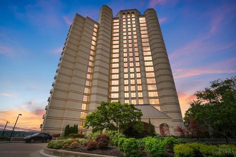 Photo of 1201 Edgecliff Place #1192, Cincinnati, OH 45206 (MLS # 1877242)