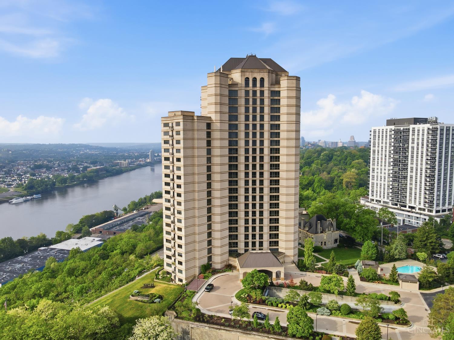 1201 Edgecliff Place 1192