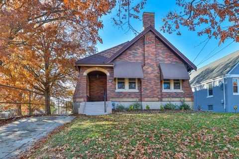 Photo of 1027 Woodlawn Avenue, Cincinnati, OH 45205 (MLS # 1861848)