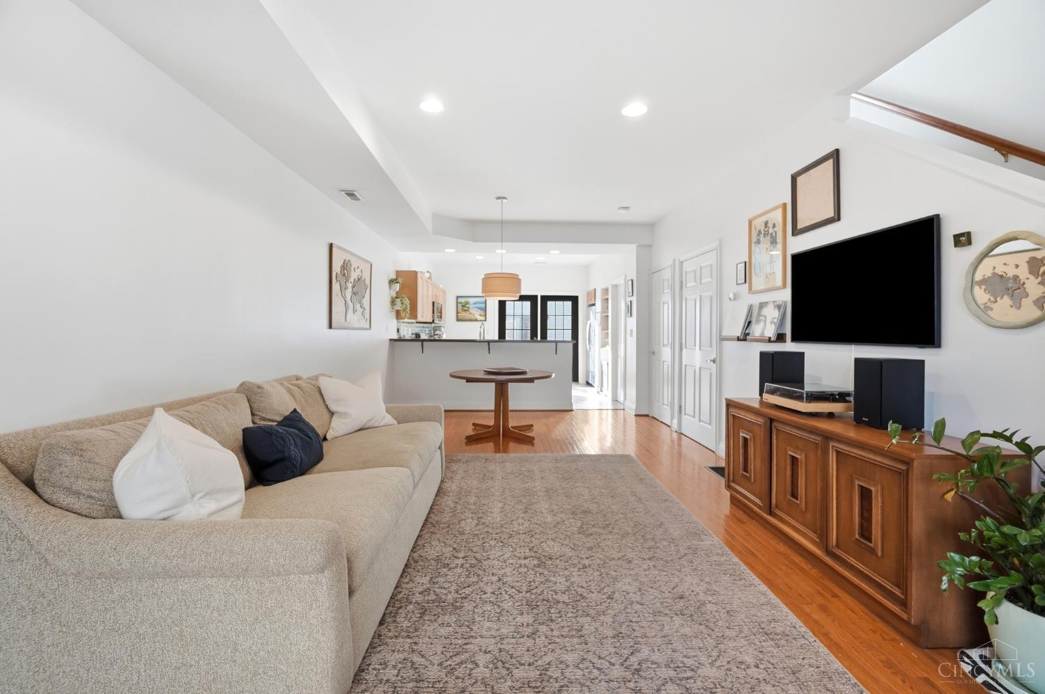 1712 Grandmere Lane