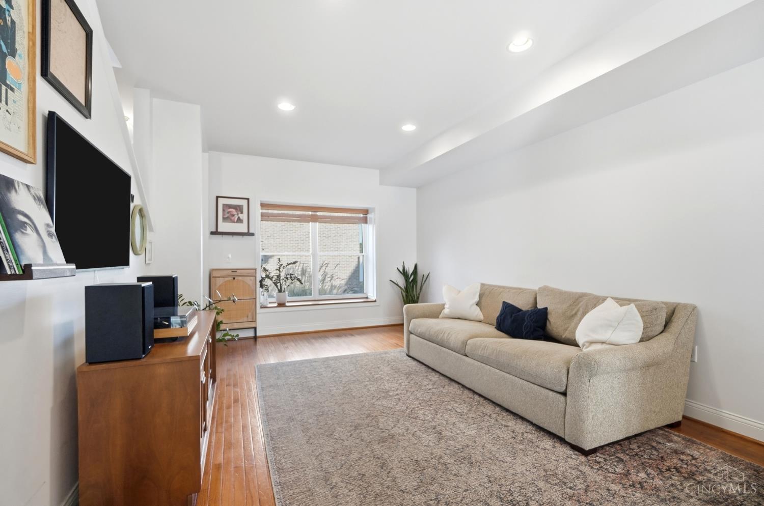 1712 Grandmere Lane