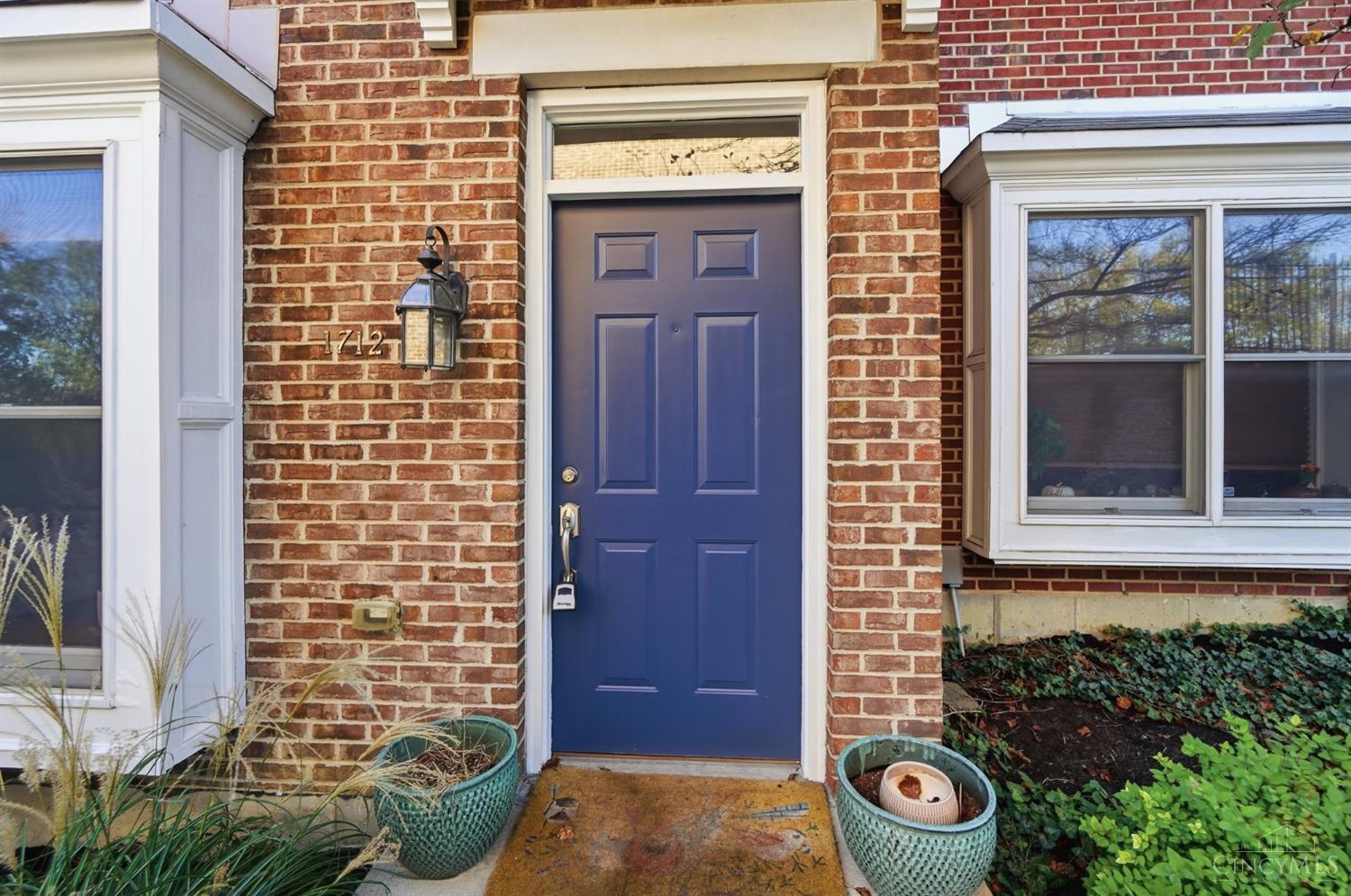 1712 Grandmere Lane