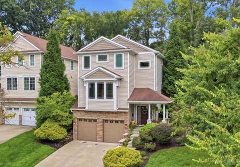 Photo of 608 Rushton Road, Cincinnati, OH 45226 (MLS # 1890241)