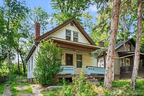 Photo of 4403 Watterson Street, Cincinnati, OH 45227 (MLS # 1876819)