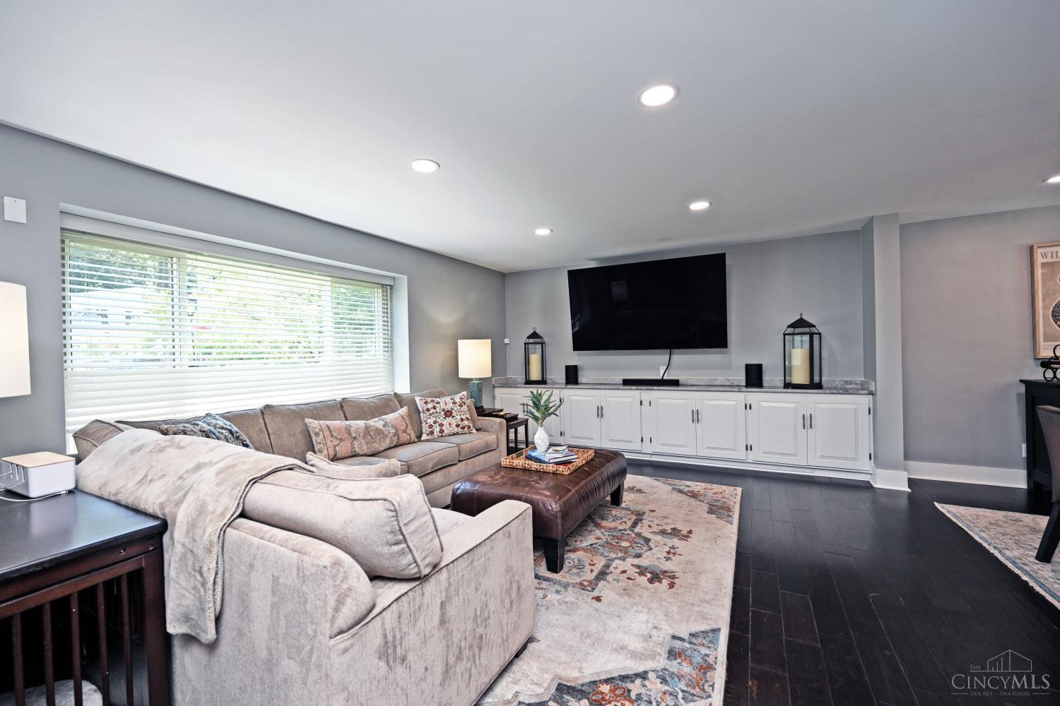 8989 Paw Paw Lane
