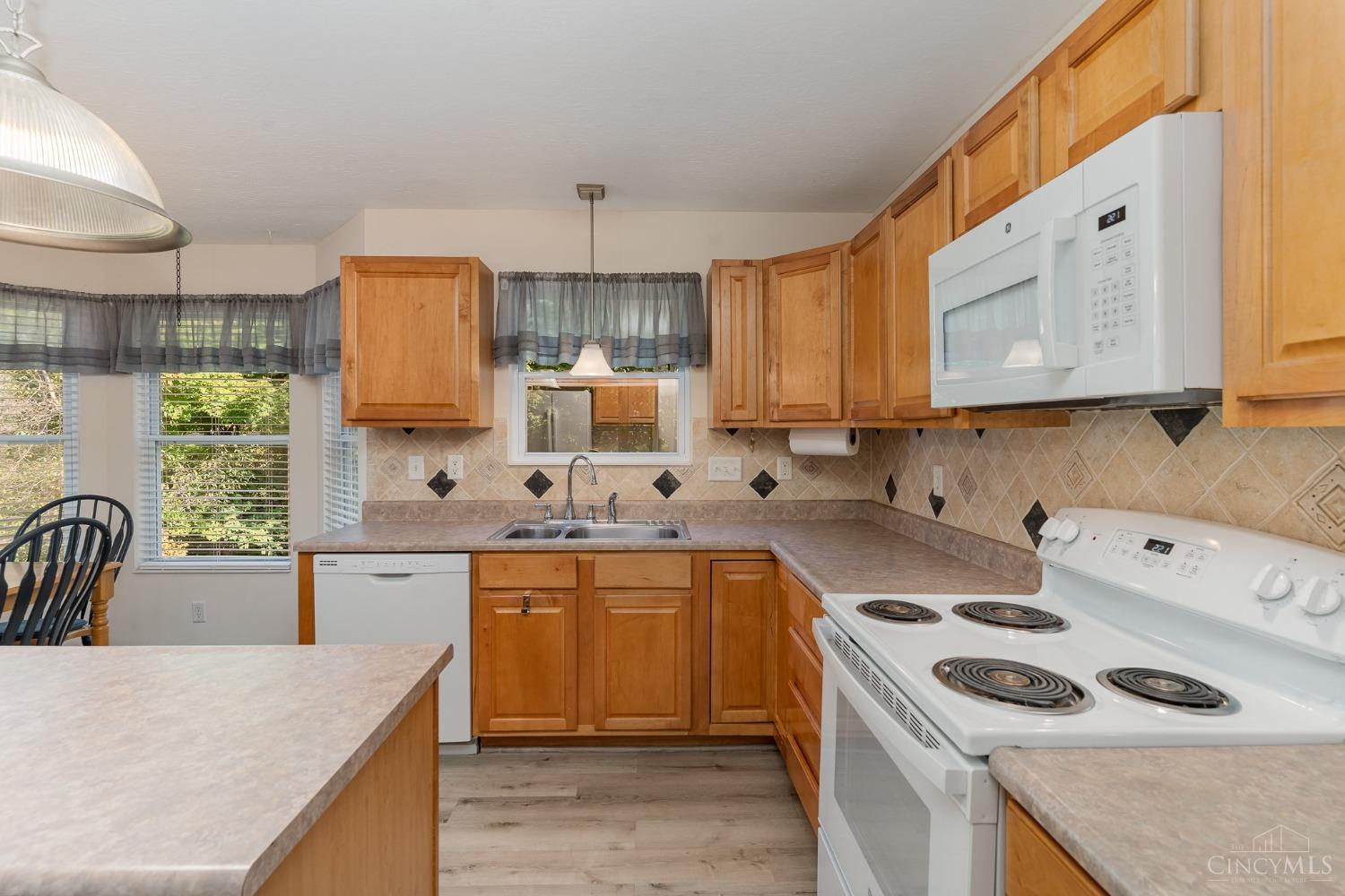 1099 Ridgepointe Drive, Union Twp, Ohio image 7