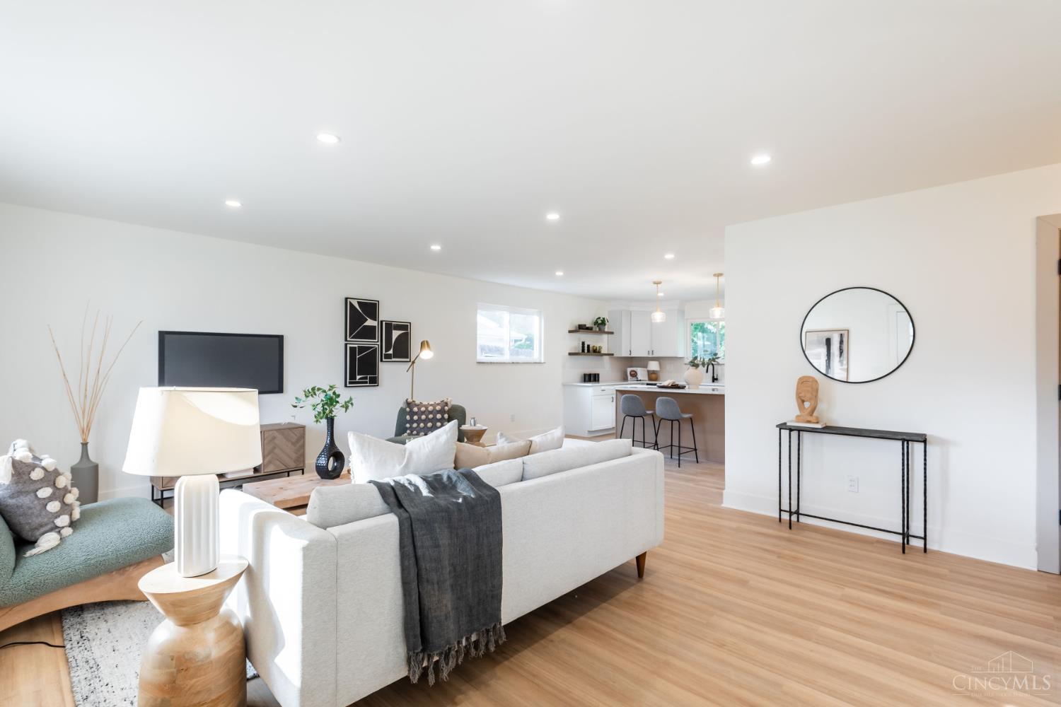 954 Hollytree Drive