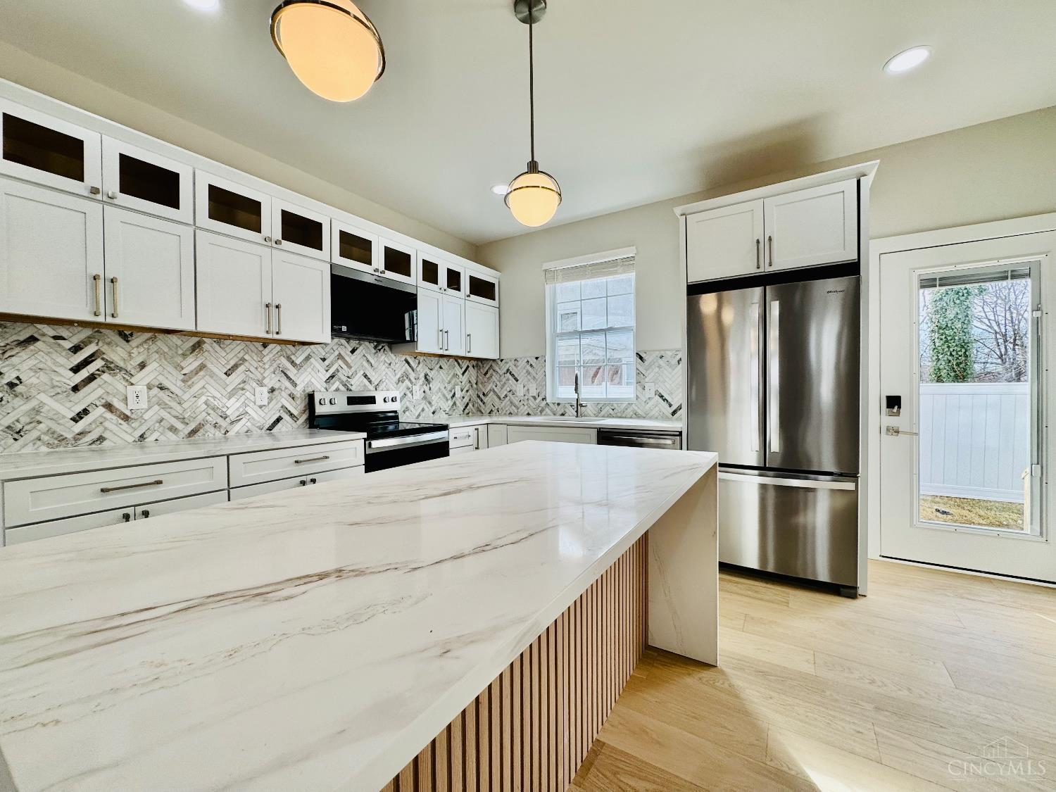 2735 Silverleaf Avenue