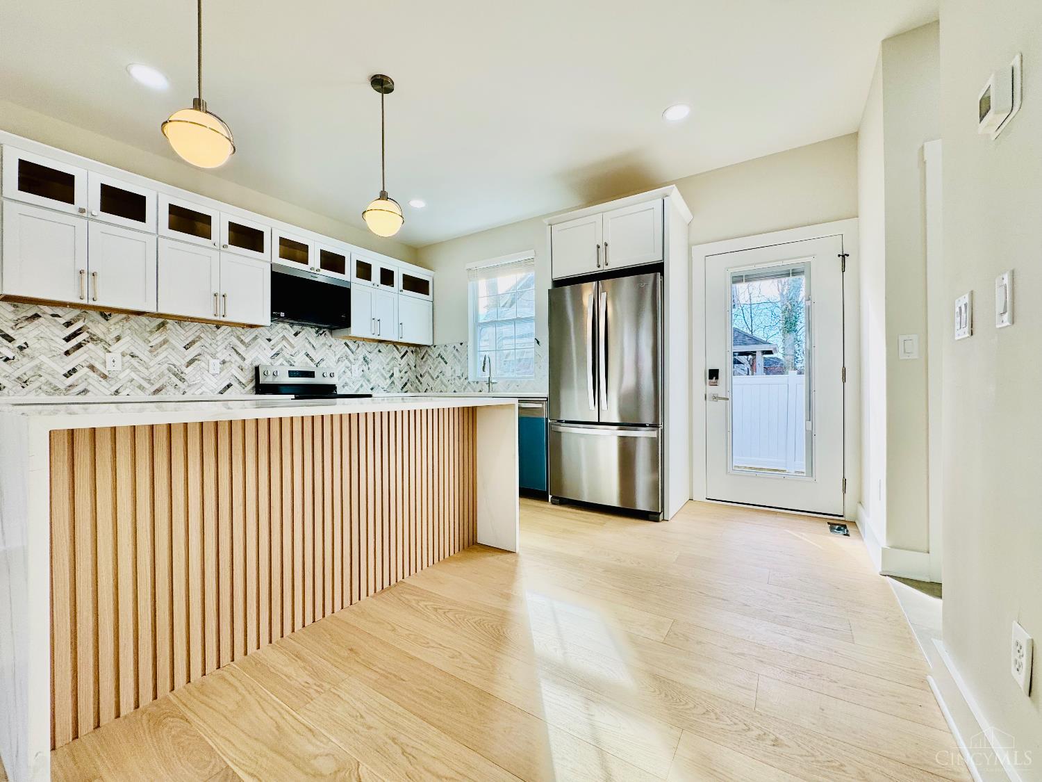 2735 Silverleaf Avenue