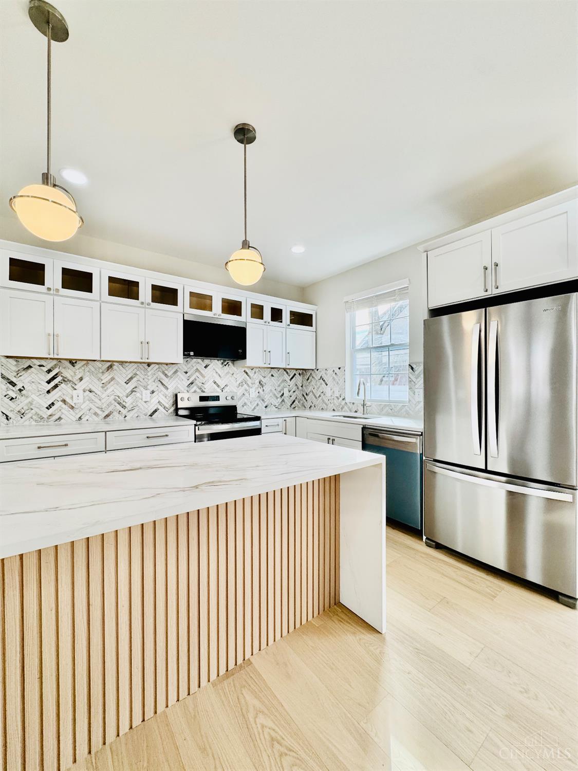 2735 Silverleaf Avenue