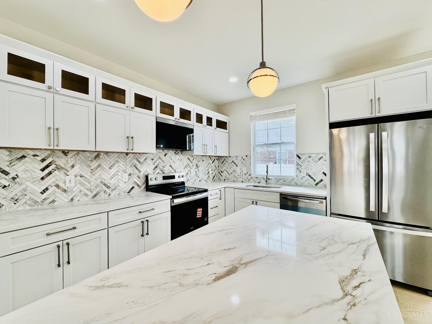 2735 Silverleaf Avenue