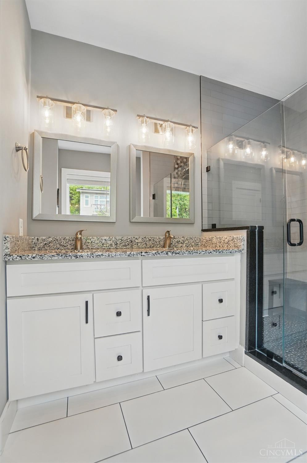 Cincinnati, Ohio 45214, United States, 2 Bedrooms Bedrooms, ,2 BathroomsBathrooms,Residential,Active,211513