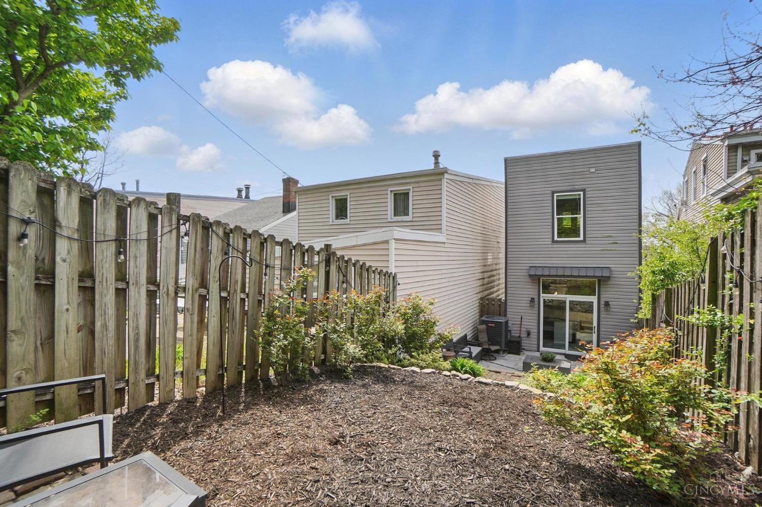 Cincinnati, Ohio 45214, United States, 2 Bedrooms Bedrooms, ,2 BathroomsBathrooms,Residential,Active,211513