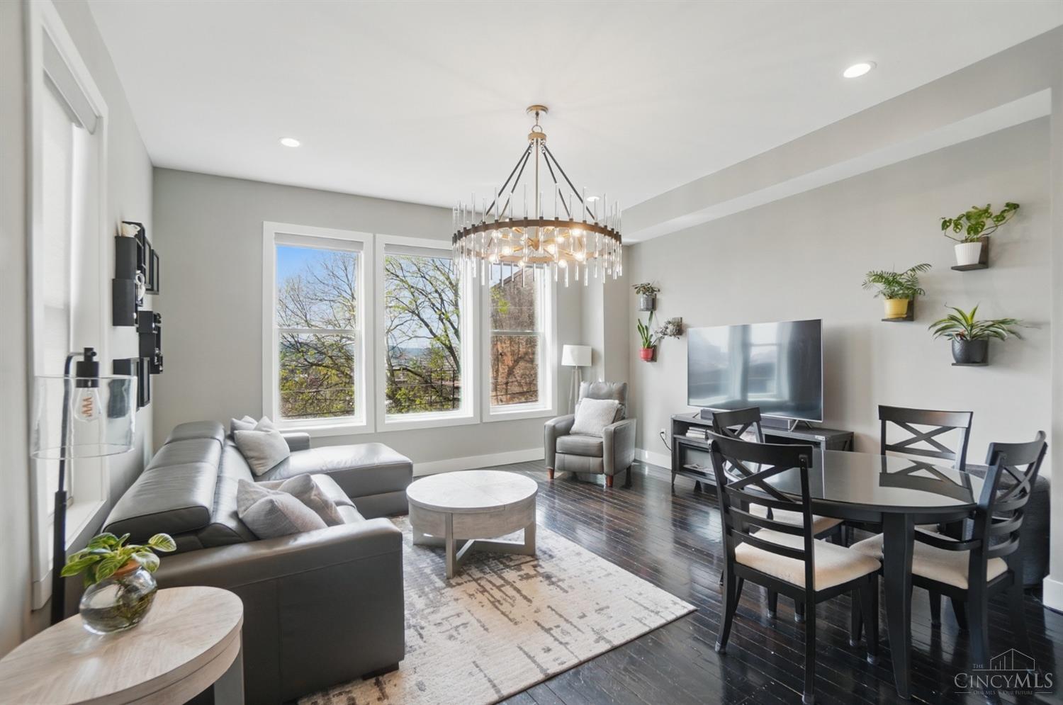 Cincinnati, Ohio 45214, United States, 2 Bedrooms Bedrooms, ,2 BathroomsBathrooms,Residential,Active,211513