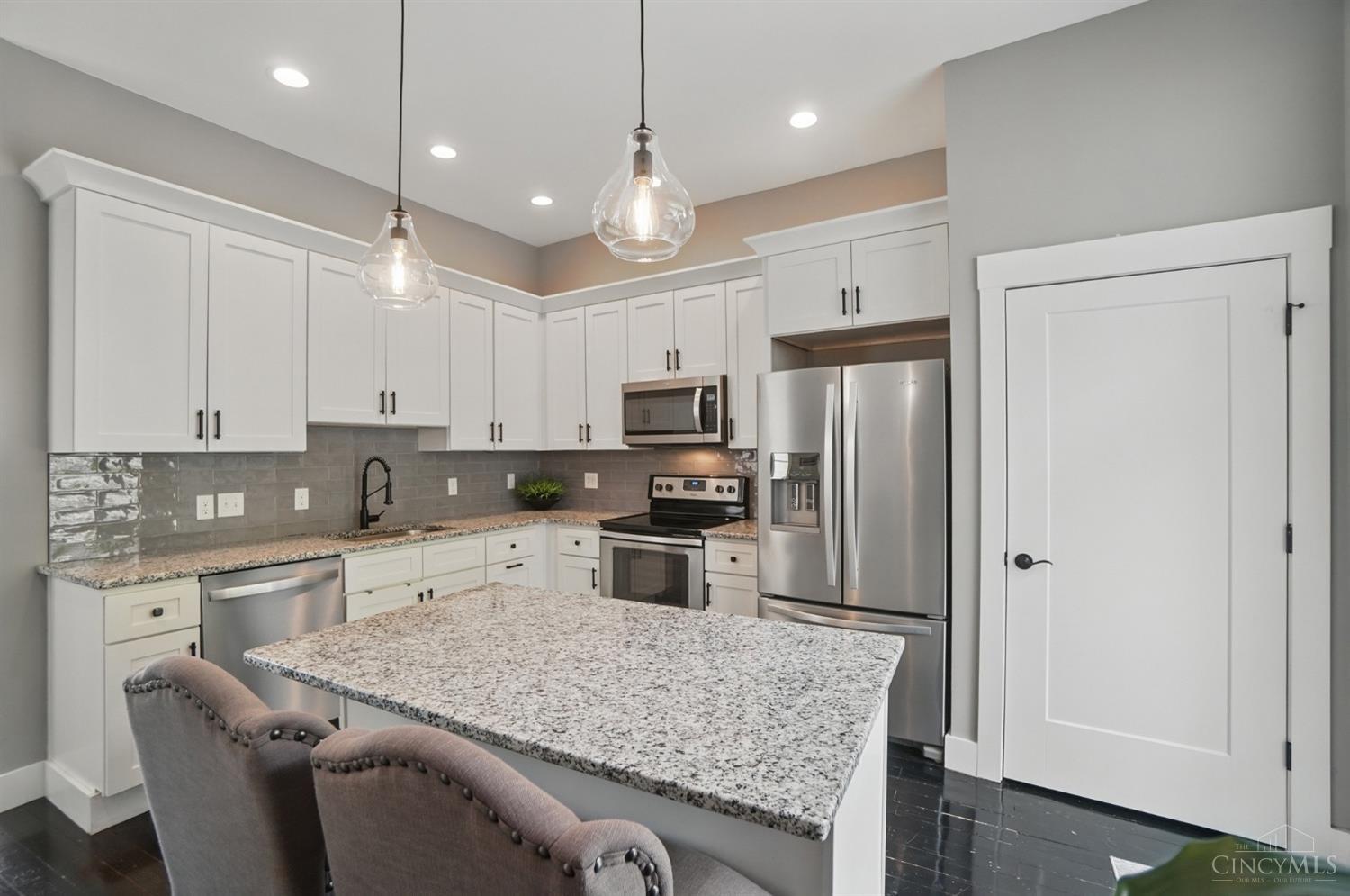 Cincinnati, Ohio 45214, United States, 2 Bedrooms Bedrooms, ,2 BathroomsBathrooms,Residential,Active,211513