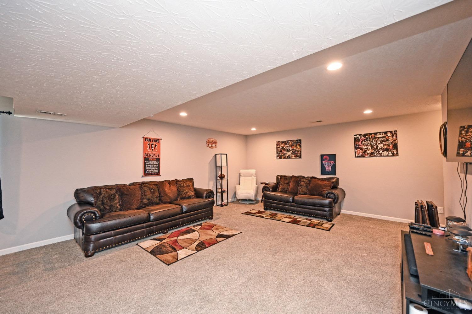 8906 Summer Crest Drive, Colerain Twp, Ohio image 33