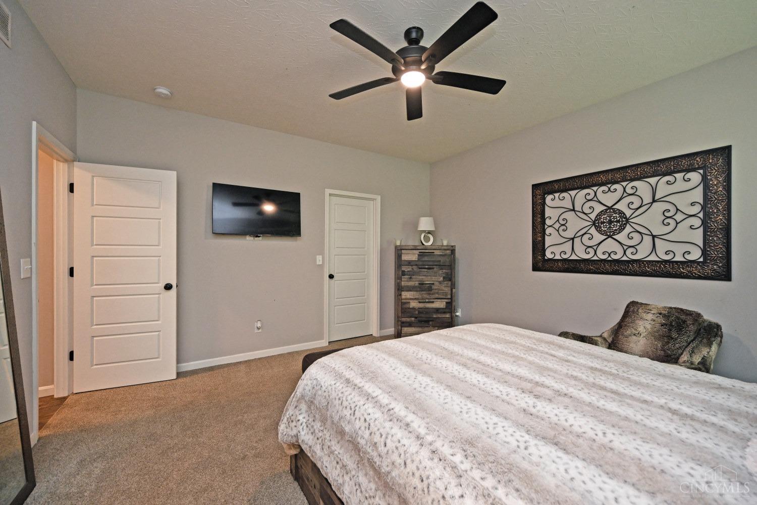 8906 Summer Crest Drive, Colerain Twp, Ohio image 19