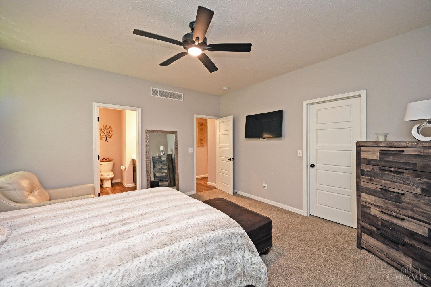 8906 Summer Crest Drive, Colerain Twp, Ohio image 20