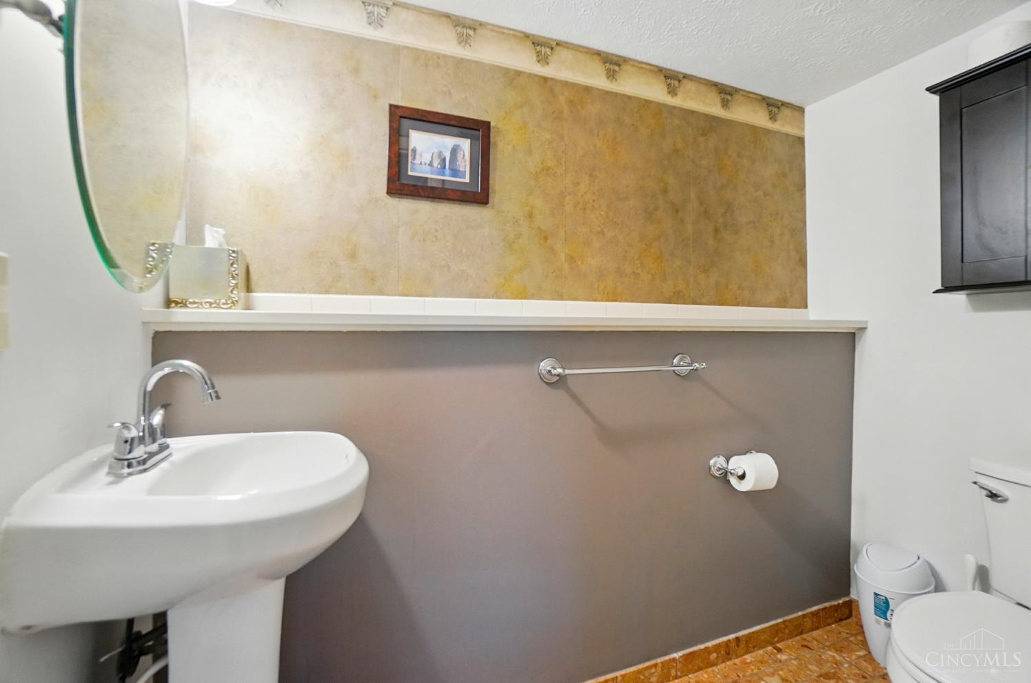5605 Bluepine Drive, Cincinnati, Ohio image 23
