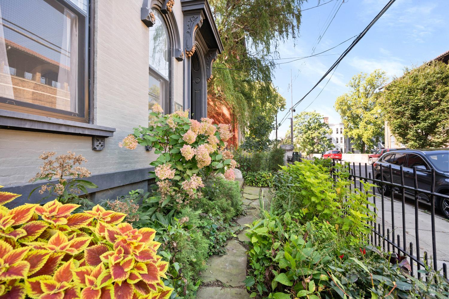909 Dayton Street