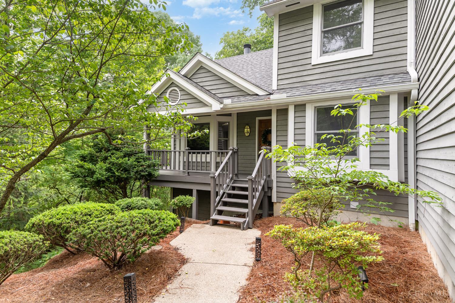 3845 Chimney Hill Drive, Blue Ash, Ohio image 3