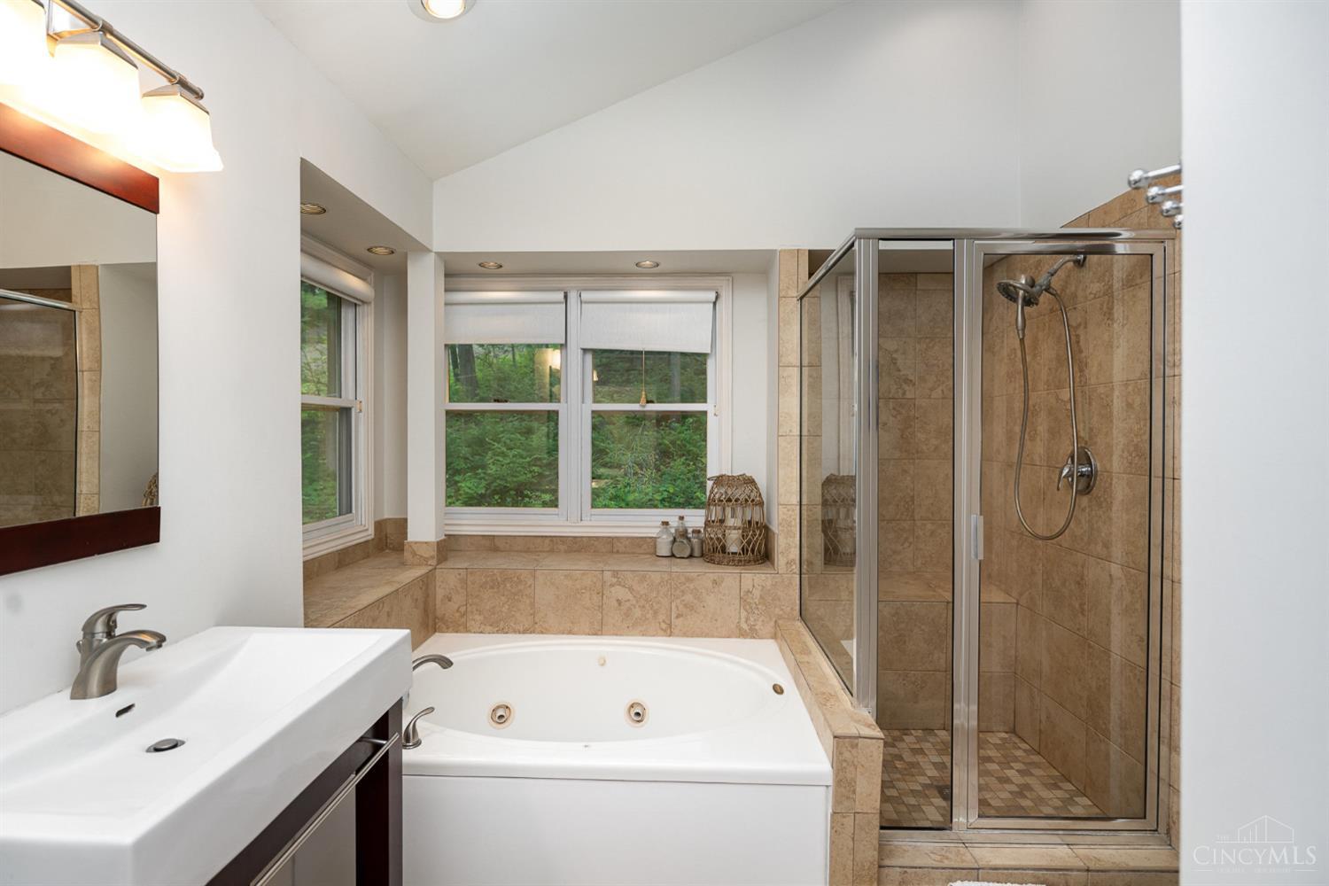 3845 Chimney Hill Drive, Blue Ash, Ohio image 23