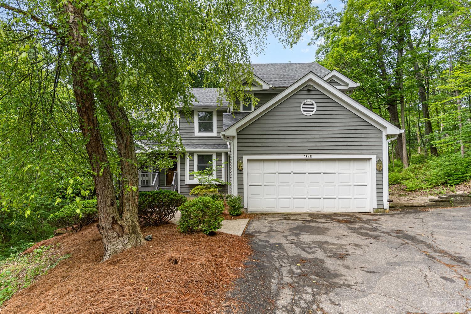 3845 Chimney Hill Drive, Blue Ash, Ohio image 1