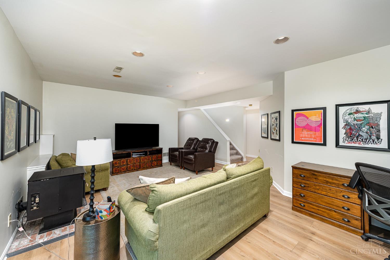 3845 Chimney Hill Drive, Blue Ash, Ohio image 27