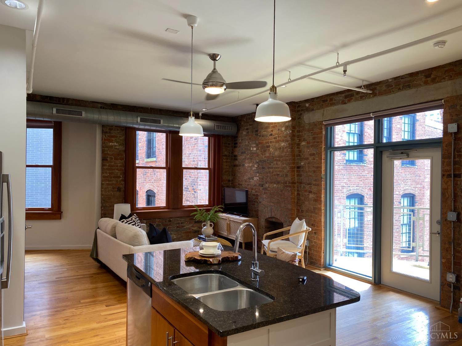 1232 Vine Street 4