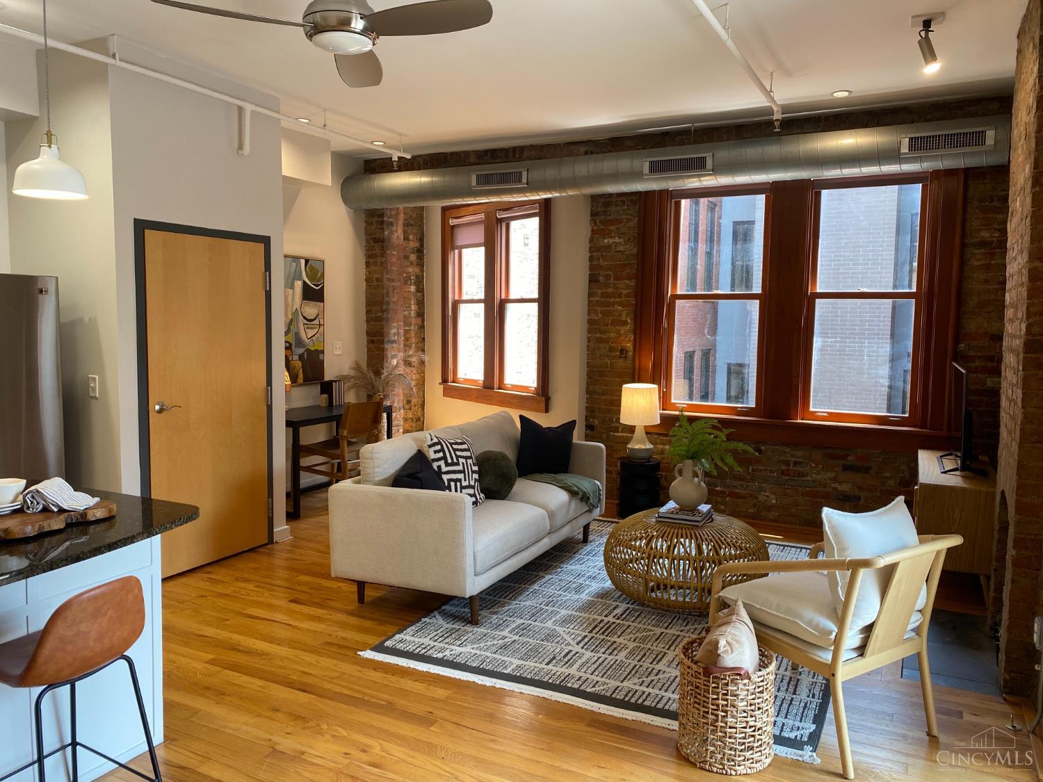 1232 Vine Street 4