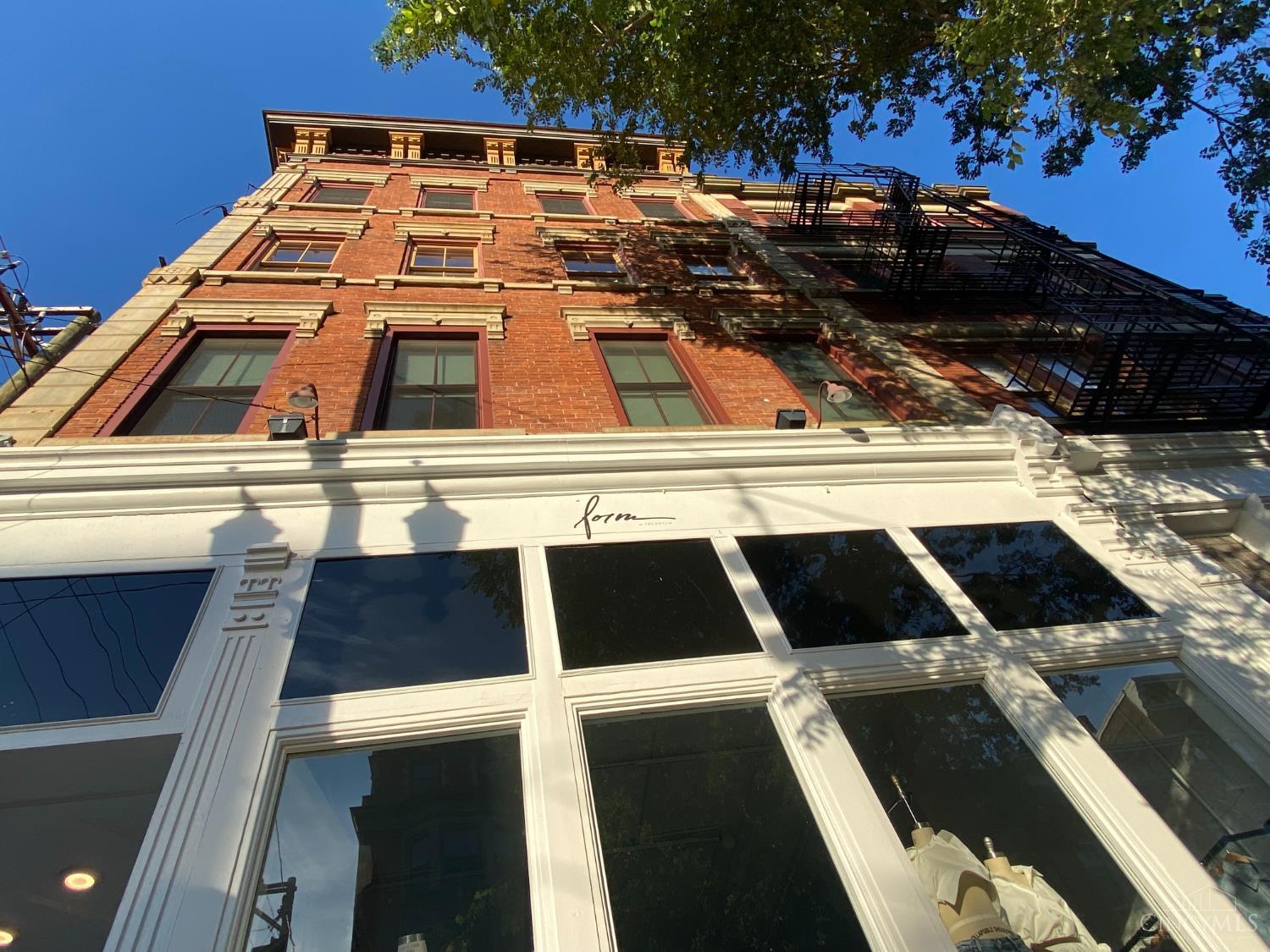 1232 Vine Street 4