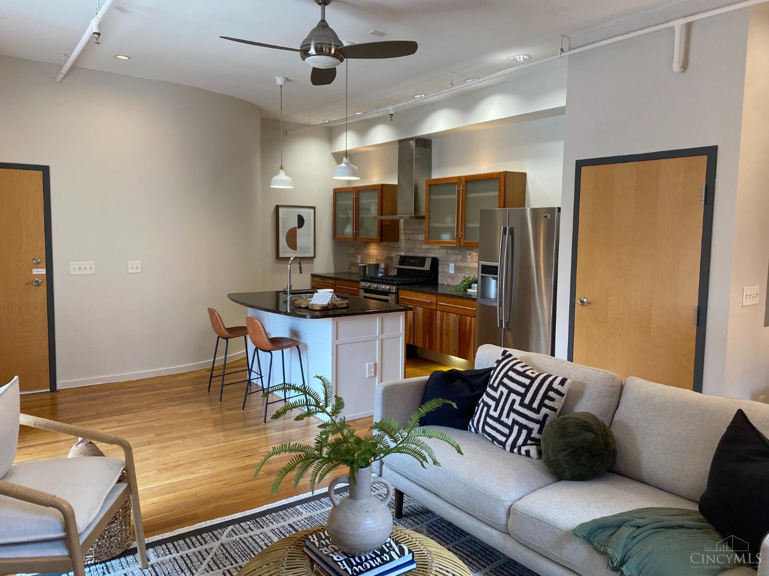 1232 Vine Street 4