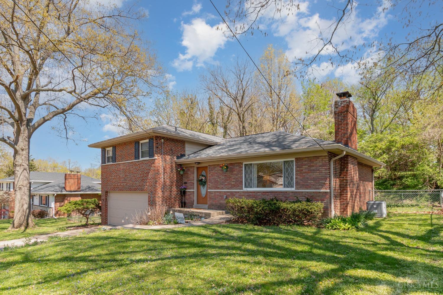 1538 Robinway Drive, Anderson Twp, Ohio image 3